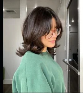 Collarbone-length straight haircut with side part, a flattering and low maintenance 2025 hairstyle trend in the USA.